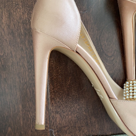 VALENTINO
Nude Satin Pearl Bow d'Orsay Pumps perfect sexy Valentine‘s shoe 💗 - Picture 10 of 11